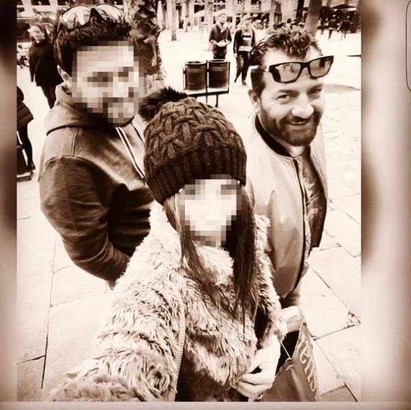 Arvadını dostu ilə cinsi əlaqədə olarkən tutdu - Tül pərdənin arxasından gördüm - FOTO