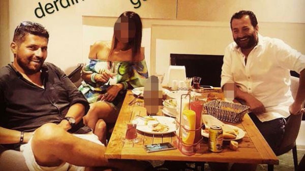 Arvadını dostu ilə cinsi əlaqədə olarkən tutdu - Tül pərdənin arxasından gördüm - FOTO