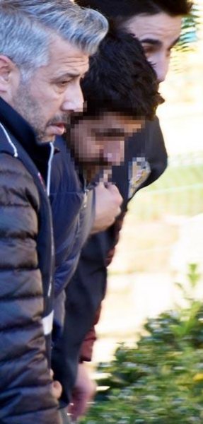 Arvadını dostu ilə cinsi əlaqədə olarkən tutdu - Tül pərdənin arxasından gördüm - FOTO