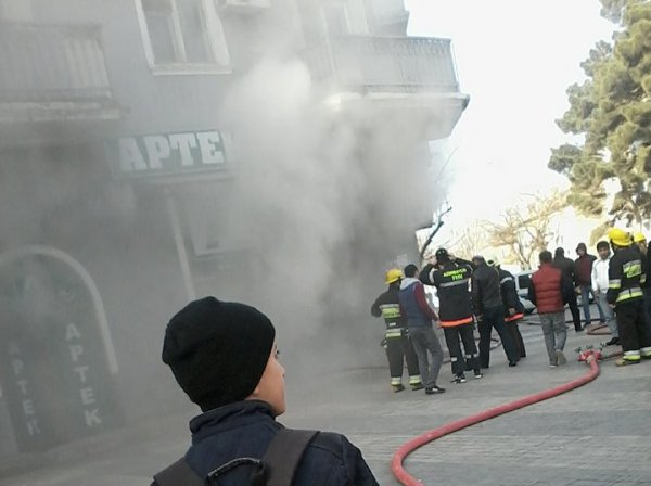 Sumqayıtda aptekdə güclü yanğın: təxliyyə edilənlər var - VİDEO + FOTO