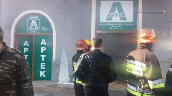 Sumqayıtda aptekdə güclü yanğın: təxliyyə edilənlər var - VİDEO + FOTO