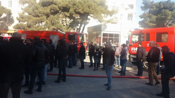 Sumqayıtda aptekdə güclü yanğın: təxliyyə edilənlər var - VİDEO + FOTO