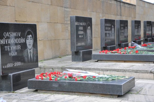 Sumqayıtın Şəhidlər xiyabanında uyuyan şəhidlər: illər üzrə statistika - ARAŞDIRMA (FOTO) Sumqayıtın Şəhidlər xiyabanında uyuyan şəhidlər: illər üzrə statistika - ARAŞDIRMA (FOTO)