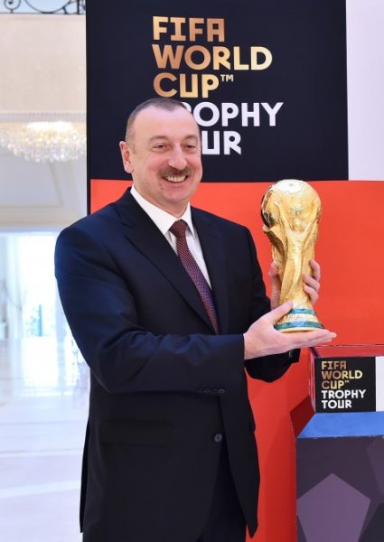 Kristian Karambo İlham Əliyevlə “selfie” çəkdirdi - FOTOLAR