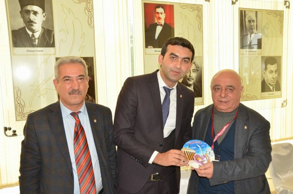 Türkiyəli yazarlar Sumqayıta niyə gəlmişdi? - FOTOLAR Türkiyəli yazarlar Sumqayıta niyə gəlmişdi? - FOTOLAR