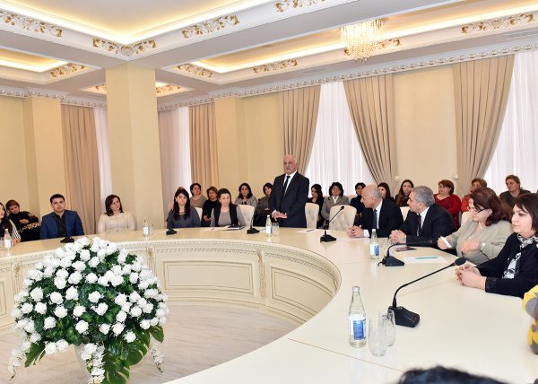 Sumqayıtda rəis kollektivi topladı: “Artıq biz...” – FOTOLAR  