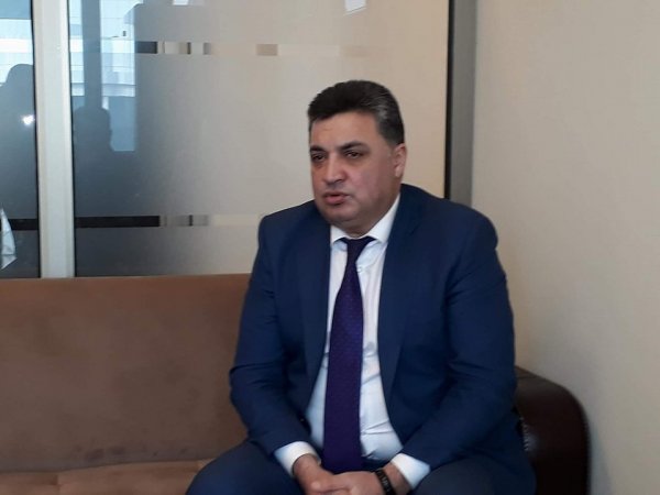 "Valideynlərim bədihə ilə məşğul olmağımı istəmirdilər" - Namiq Məna ilə MÜSAHİBƏ "Valideynlərim bədihə ilə məşğul olmağımı istəmirdilər" - Namiq Məna ilə MÜSAHİBƏ