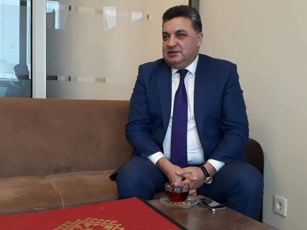 "Valideynlərim bədihə ilə məşğul olmağımı istəmirdilər" - Namiq Məna ilə MÜSAHİBƏ "Valideynlərim bədihə ilə məşğul olmağımı istəmirdilər" - Namiq Məna ilə MÜSAHİBƏ