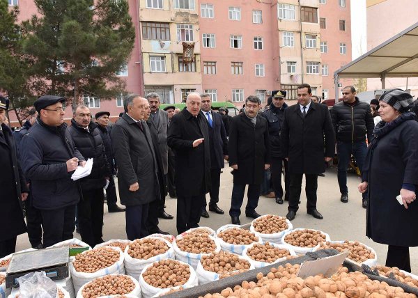 Zakir Fərəcov yarmarkada – FOTOLAR Zakir Fərəcov yarmarkada – FOTOLAR