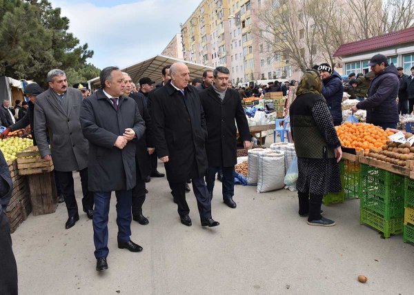 Zakir Fərəcov yarmarkada – FOTOLAR Zakir Fərəcov yarmarkada – FOTOLAR