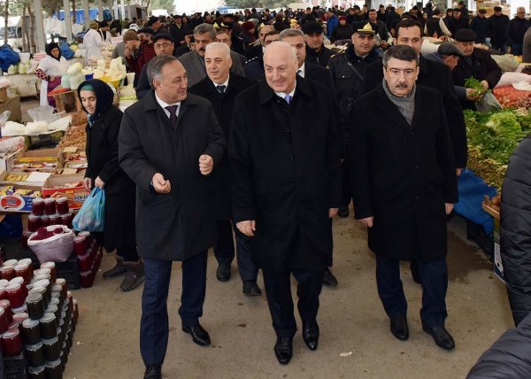 Zakir Fərəcov yarmarkada – FOTOLAR Zakir Fərəcov yarmarkada – FOTOLAR