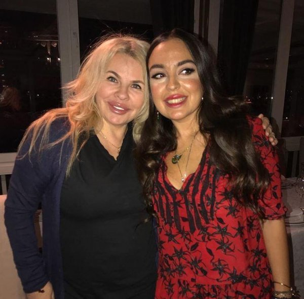 Leyla Əliyeva Eminin nənəsinin ad günündə - VİDEO Leyla Əliyeva Eminin nənəsinin ad günündə - VİDEO