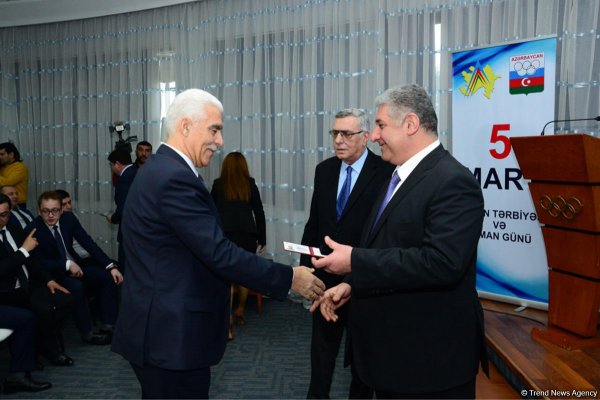 Bədən tərbiyəsi və idman günü ilə bağlı təltifetmə mərasimi keçirilib - FOTO Bədən tərbiyəsi və idman günü ilə bağlı təltifetmə mərasimi keçirilib - FOTO