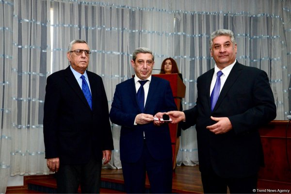 Bədən tərbiyəsi və idman günü ilə bağlı təltifetmə mərasimi keçirilib - FOTO Bədən tərbiyəsi və idman günü ilə bağlı təltifetmə mərasimi keçirilib - FOTO