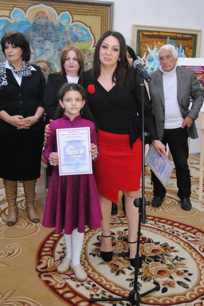 Sumqayıtda rəssam Mehriban Əliyevanın "Rənglərin dünyası" sərgisi - FOTOLAR