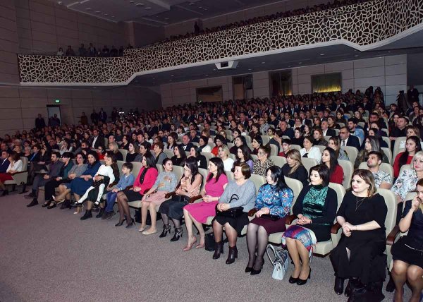 “Bu Şəhərdə” Sumqayıtda - şəhər qadınlarına bayram hədiyyəsi “Bu Şəhərdə” Sumqayıtda - şəhər qadınlarına bayram hədiyyəsi