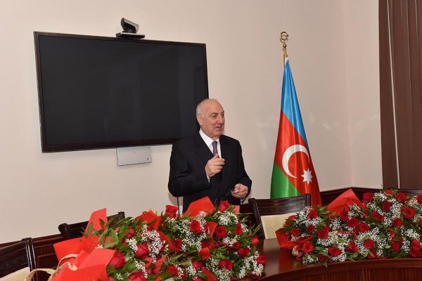 Sumqayıtın icra başçısı qadın əməkdaşları təbrik etdi – FOTOLAR