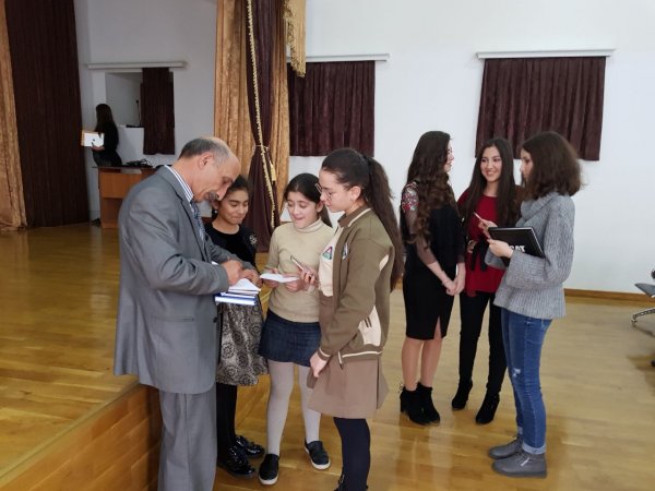 Sumqayıtlı yazıçının "AND"ı "slavyanlar"ın diqqət mərkəzində - FOTOLAR Sumqayıtlı yazıçının "AND"ı "slavyanlar"ın diqqət mərkəzində - FOTOLAR