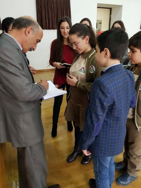 Sumqayıtlı yazıçının "AND"ı "slavyanlar"ın diqqət mərkəzində - FOTOLAR Sumqayıtlı yazıçının "AND"ı "slavyanlar"ın diqqət mərkəzində - FOTOLAR