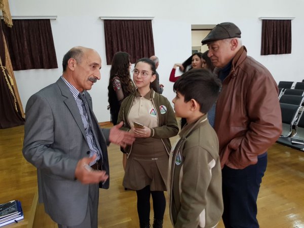 Sumqayıtlı yazıçının "AND"ı "slavyanlar"ın diqqət mərkəzində - FOTOLAR Sumqayıtlı yazıçının "AND"ı "slavyanlar"ın diqqət mərkəzində - FOTOLAR