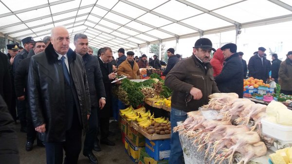 Zakir Fərəcov növbəti dəfə bayram yarmarkasında - FOTOLAR Zakir Fərəcov növbəti dəfə bayram yarmarkasında - FOTOLAR