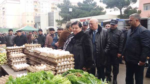 Zakir Fərəcov növbəti dəfə bayram yarmarkasında - FOTOLAR Zakir Fərəcov növbəti dəfə bayram yarmarkasında - FOTOLAR