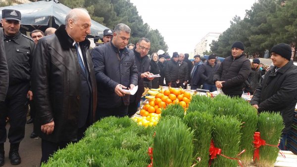 Zakir Fərəcov növbəti dəfə bayram yarmarkasında - FOTOLAR Zakir Fərəcov növbəti dəfə bayram yarmarkasında - FOTOLAR