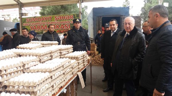Zakir Fərəcov növbəti dəfə bayram yarmarkasında - FOTOLAR Zakir Fərəcov növbəti dəfə bayram yarmarkasında - FOTOLAR