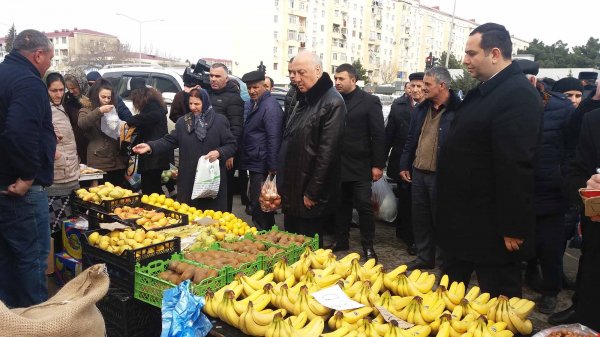 Zakir Fərəcov növbəti dəfə bayram yarmarkasında - FOTOLAR Zakir Fərəcov növbəti dəfə bayram yarmarkasında - FOTOLAR