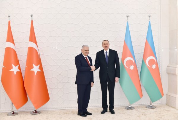 Azərbaycan Prezidenti Türkiyənin Baş naziri ilə görüşüb Azərbaycan Prezidenti Türkiyənin Baş naziri ilə görüşüb