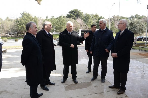 Sumqayıt Bələdiyyəsinin yeni binasında təmir işləri davam edir - FOTOLAR Sumqayıt Bələdiyyəsinin yeni binasında təmir işləri davam edir - FOTOLAR