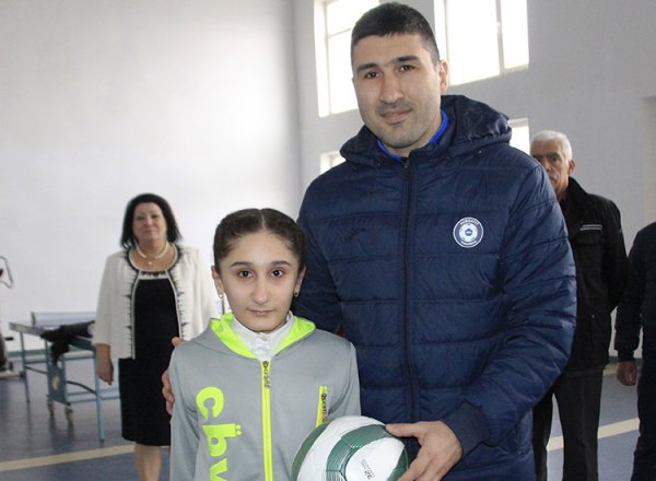 “Sumqayıt”ın nümayəndələri xüsusi tipli internat məktəbini ziyarət ediblər