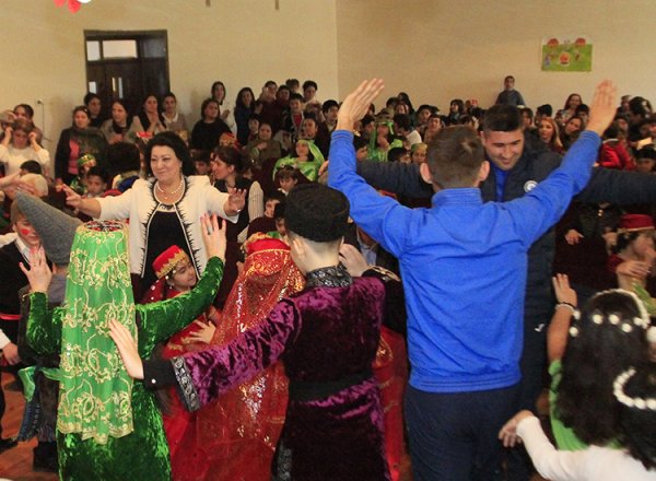“Sumqayıt”ın nümayəndələri xüsusi tipli internat məktəbini ziyarət ediblər