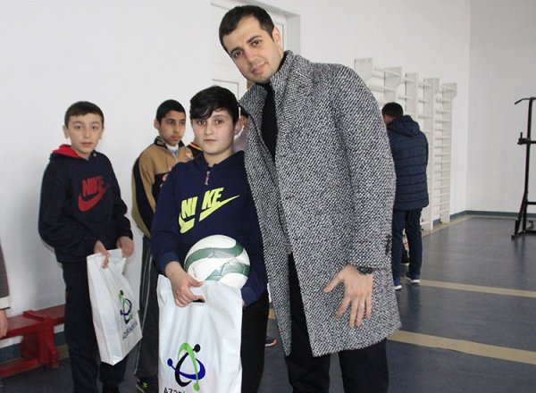 “Sumqayıt”ın nümayəndələri xüsusi tipli internat məktəbini ziyarət ediblər