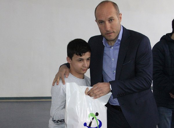 “Sumqayıt”ın nümayəndələri xüsusi tipli internat məktəbini ziyarət ediblər