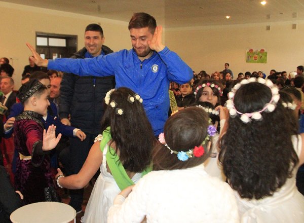 “Sumqayıt”ın nümayəndələri xüsusi tipli internat məktəbini ziyarət ediblər
