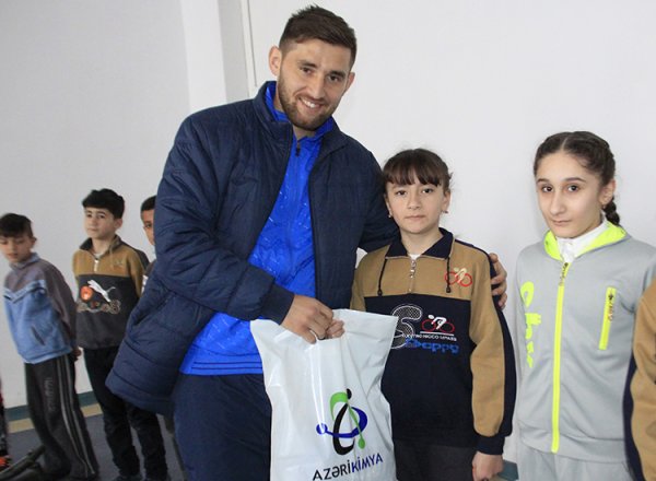 “Sumqayıt”ın nümayəndələri xüsusi tipli internat məktəbini ziyarət ediblər