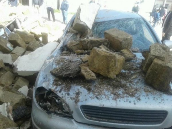 Bakıda yaşayış binası uçdu, maşınlar dağıntılar altında qaldı -VİDEO + FOTO