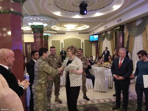 Füzuli Məmmədov növbəti dəfə 6 qazi ailəsinə ev hədiyyə etdi - FOTOLAR Füzuli Məmmədov növbəti dəfə 6 qazi ailəsinə ev hədiyyə etdi - FOTOLAR