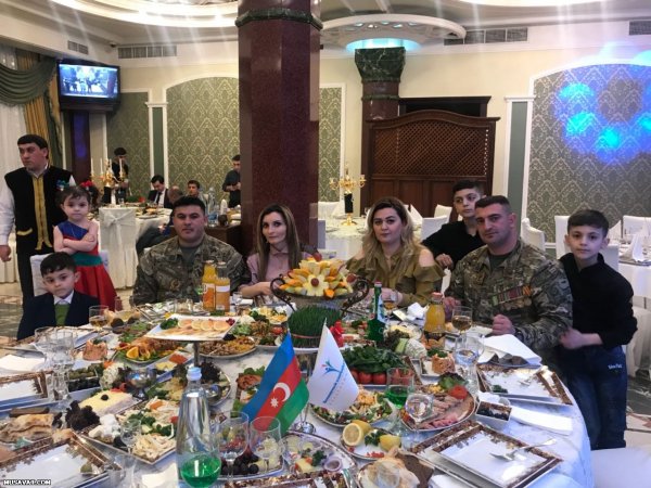 Füzuli Məmmədov növbəti dəfə 6 qazi ailəsinə ev hədiyyə etdi - FOTOLAR Füzuli Məmmədov növbəti dəfə 6 qazi ailəsinə ev hədiyyə etdi - FOTOLAR