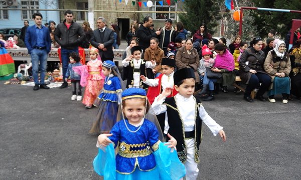 Sumqayıtın 1-ci məhəlləsi şəhərin "1-ci"sinə, nümunəvi məhəlləyə çevrilir - FOTOLAR Sumqayıtın 1-ci məhəlləsi şəhərin "1-ci"sinə, nümunəvi məhəlləyə çevrilir - FOTOLAR