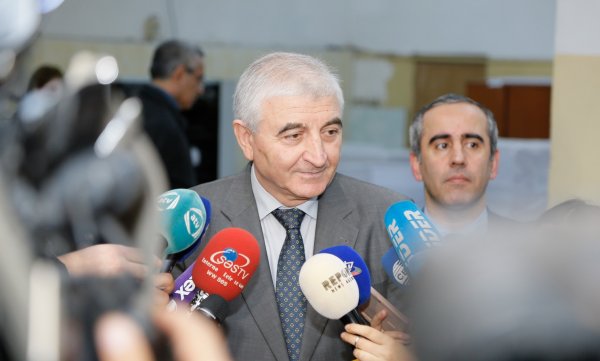 Prezident seçkiləri ilə bağlı seçki bülletenlərinin çapına başlanılıb Prezident seçkiləri ilə bağlı seçki bülletenlərinin çapına başlanılıb