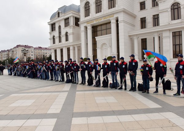 Sumqayıt məktəbliləri maarifləndirici tur-aksiyaya qoşulublar Sumqayıt məktəbliləri maarifləndirici tur-aksiyaya qoşulublar