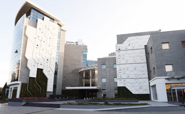 İlham Əliyev və xanımı Hospitalın açılışında İlham Əliyev və xanımı Hospitalın açılışında