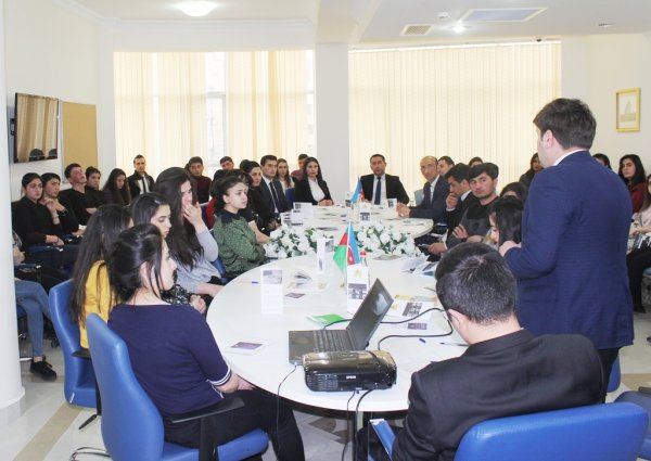 Sumqayıtda “Tarixi mart həqiqətləri” adlı dəyirmi masa keçirilib - FOTO