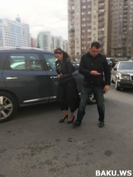 Səbinə Mirzəyevanın cənazəsi evinə gətirildi - Tanınmışlar axın etdi -  FOTOLAR