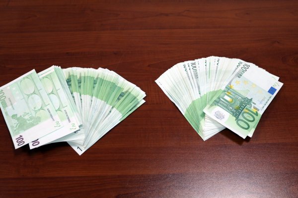Xarici valyutanın ölkədən qanunsuz çıxarılmasının qarşısı alınıb