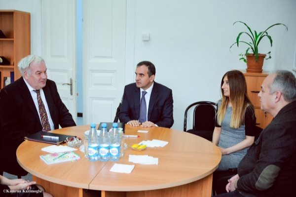 Qərbi Kaspi Universiteti və AzPMA arasında Memorandum imzalanıb Qərbi Kaspi Universiteti və AzPMA arasında Memorandum imzalanıb