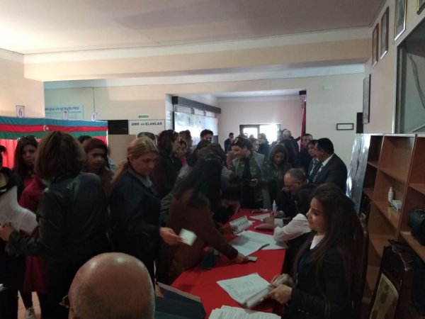Qubadlıda seçicilərin yüksək aktivliyi müşahidə olunur - FOTOLAR Qubadlıda seçicilərin yüksək aktivliyi müşahidə olunur - FOTOLAR