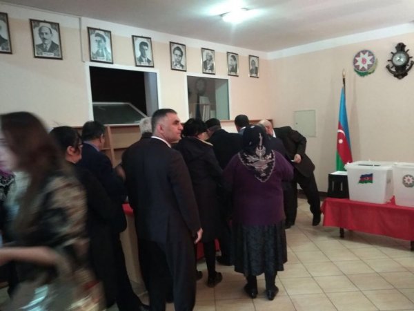 Qubadlıda seçicilərin yüksək aktivliyi müşahidə olunur - FOTOLAR Qubadlıda seçicilərin yüksək aktivliyi müşahidə olunur - FOTOLAR